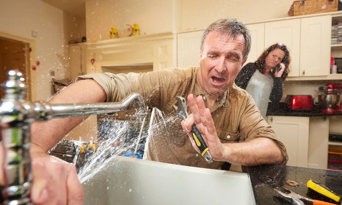 Read more about the article Plumbing Emergencies: What to Do Before the Plumber Arrives